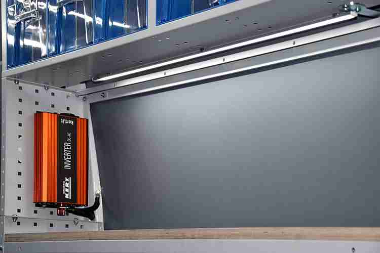 Inverter per furgone a bordo di Daily Syncro Brescia
