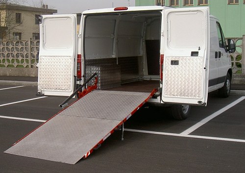 Ducato allestito con pedana di carico Syncro Brescia