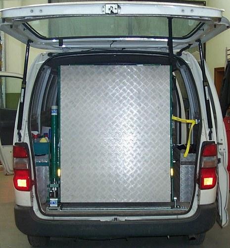 furgone piccolo con rampa di carico su misura Syncro Brescia